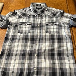 Plaid men’s large short sleeve shirt!